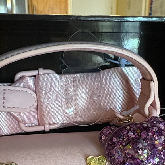 Betsey Johnson gummy bear crossbody with Bear Charm🩷 - Picture 4 of 6